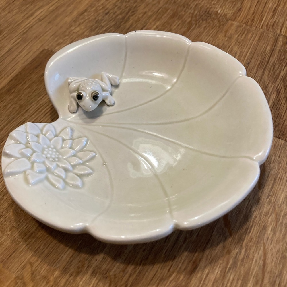 Cream colored lily pad ceramic ring dish